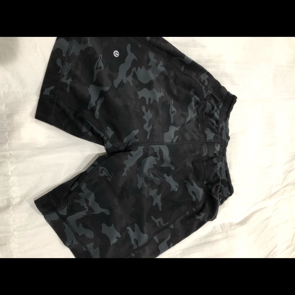 Men’s Lulu Lemon pace breaker short camo